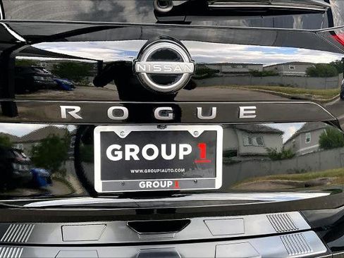 Certified 2025 Nissan Rogue SV FWD image 10