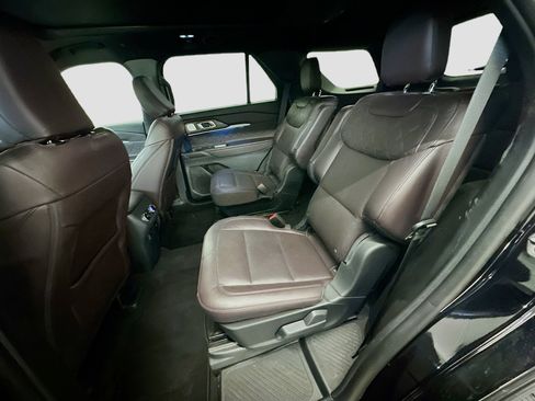 Used 2025 Ford Explorer Platinum w/ LUX Leather Package image 30
