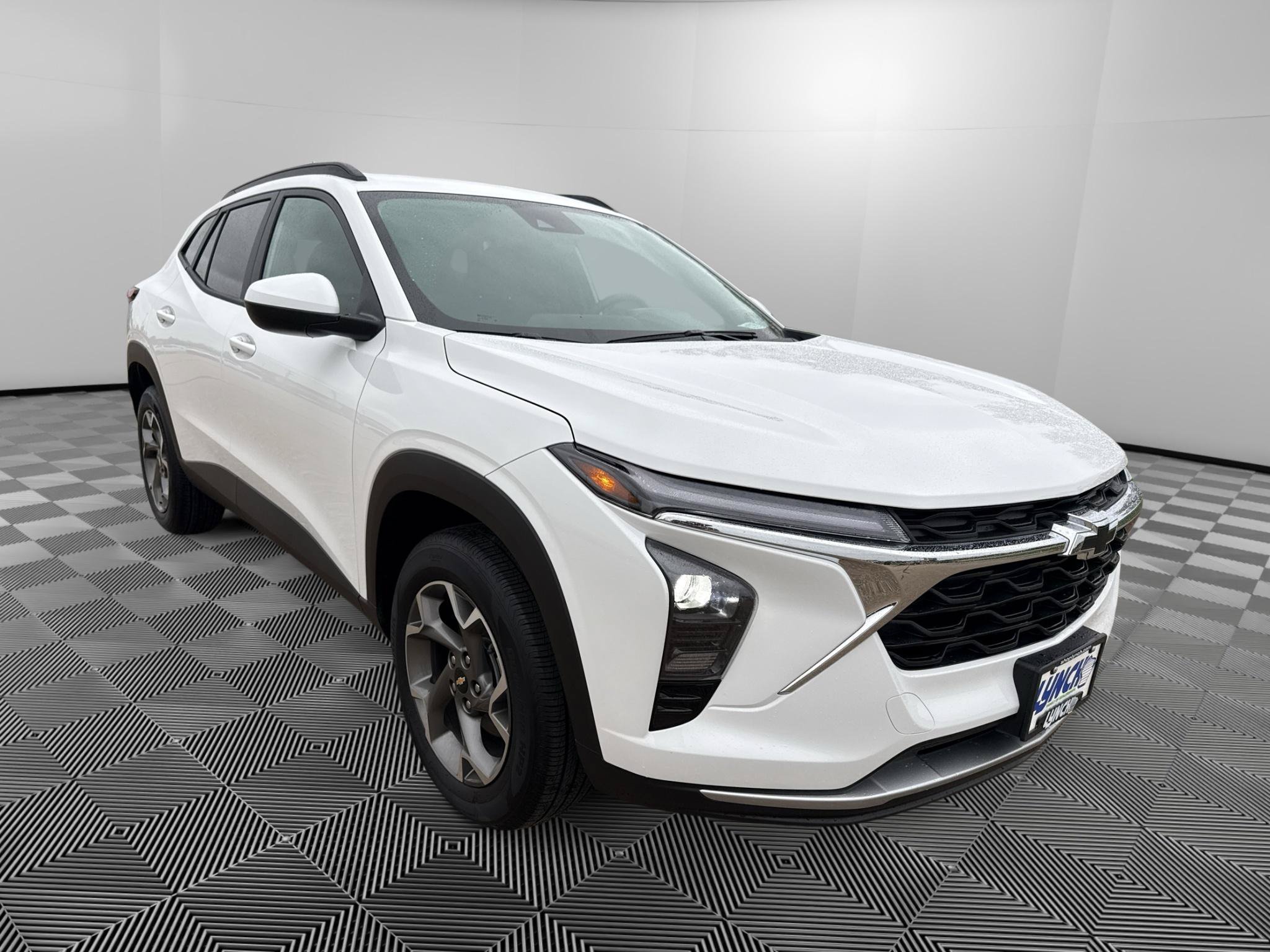 New 2026 Chevrolet Trax LT w/ LPO, Blackout Package FWD image 6