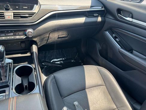Used 2023 Nissan Altima 2.0 SR FWD image 14