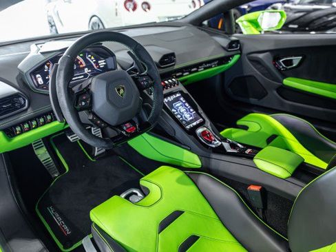 Used 2022 Lamborghini Huracan EVO RWD image 34