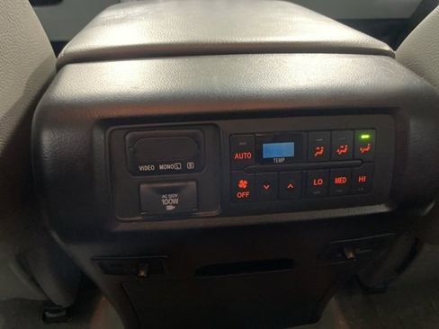 Used 2014 Toyota Sequoia Platinum image 36