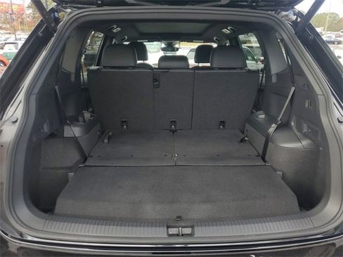 Certified 2024 Volkswagen Tiguan SE R-Line image 8