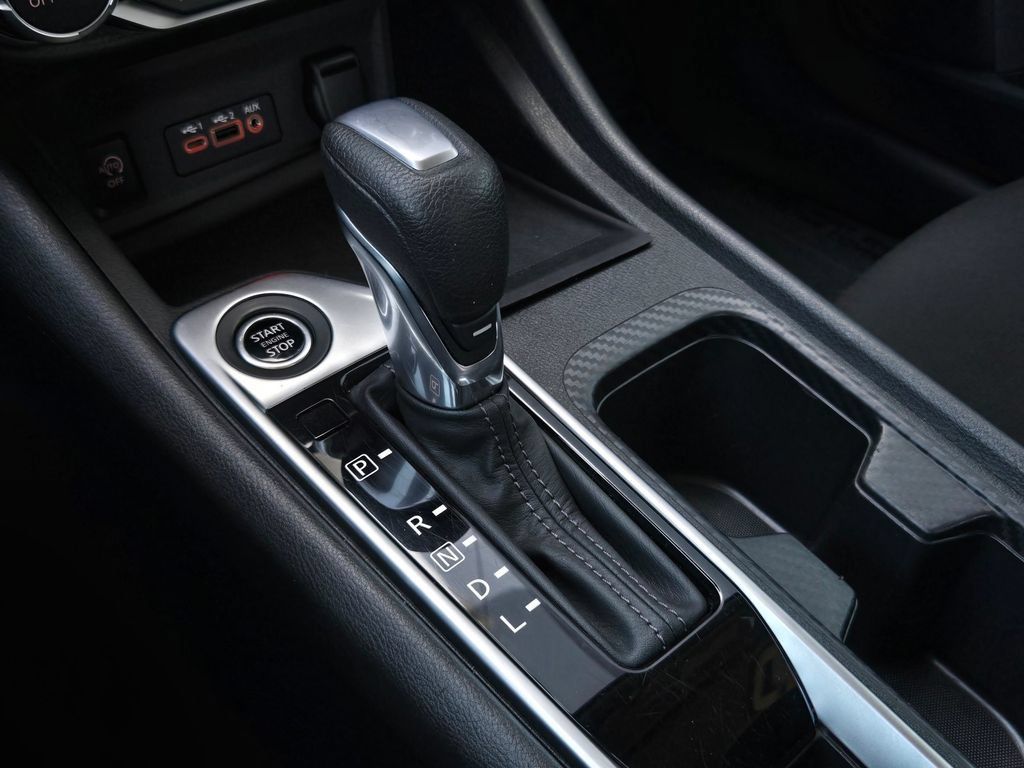 Used 2025 Nissan Sentra SV FWD image 19