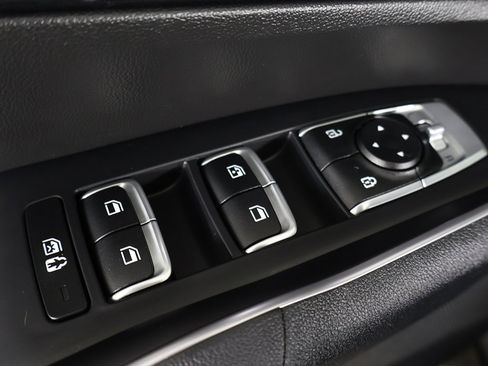 Used 2023 Kia Sorento LX image 38