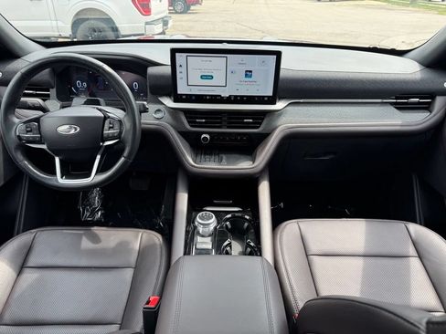 Certified 2025 Ford Explorer Platinum w/ LUX Leather Package AWD/4WD image 14