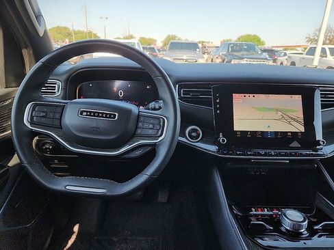 Used 2022 Jeep Wagoneer Series III AWD/4WD image 6