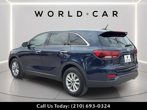 Used 2019 Kia Sorento FWD V6 image 5