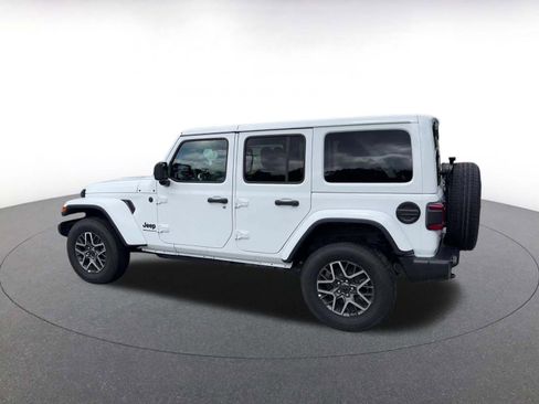 Used 2025 Jeep Wrangler Sahara image 9