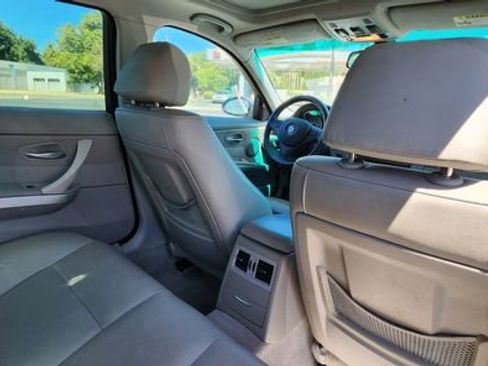 Used 2006 BMW 325i Sedan image 11