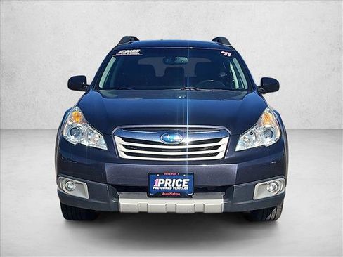 Used 2011 Subaru Outback 2.5i Limited w/ PWR Moonroof Pkg image 2