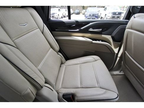 Used 2021 Cadillac Escalade Premium Luxury w/ LPO, Illumination Package RWD image 11