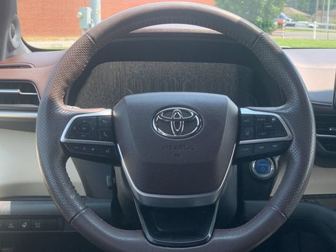 Used 2024 Toyota Sienna Platinum AWD/4WD image 29