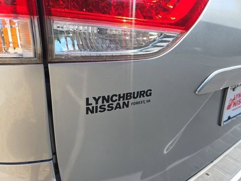 Used 2012 Toyota Sienna LE w/ Towing Pkg FWD image 10