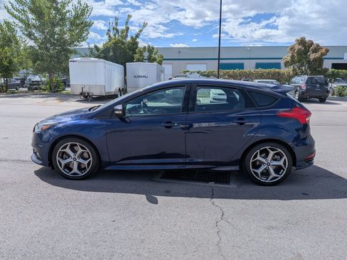 Used 2017 Ford Focus ST FWD image 7