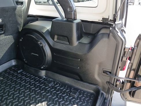 Used 2018 Jeep Wrangler Unlimited Rubicon image 15