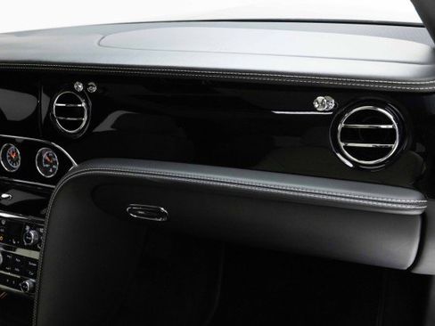 Used 2014 Bentley Mulsanne image 34
