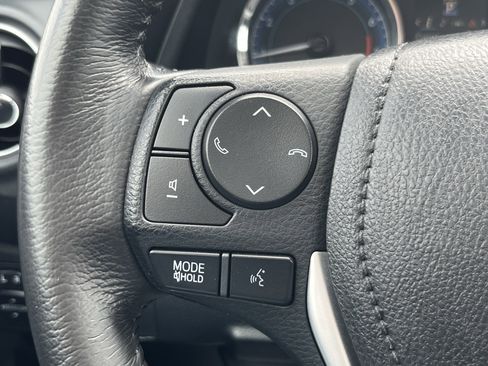 Used 2018 Toyota Corolla SE w/ SE Premium Package FWD image 23