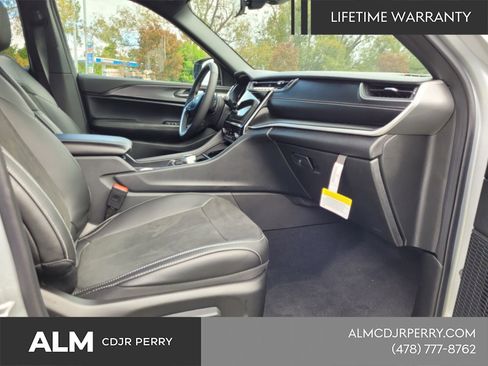 New 2025 Jeep Grand Cherokee Laredo image 15