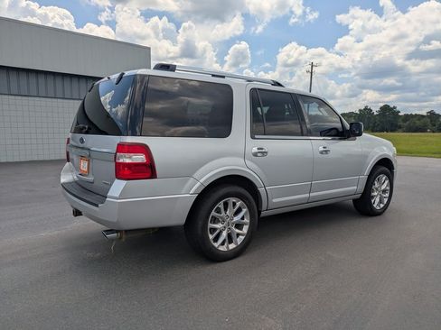 Used 2017 Ford Expedition Limited w/ Equipment Group 301A RWD image 4