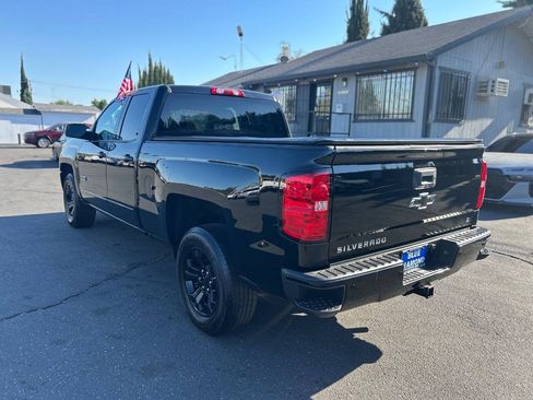 Used 2018 Chevrolet Silverado 1500 LT w/ Midnight Edition AWD/4WD image 4