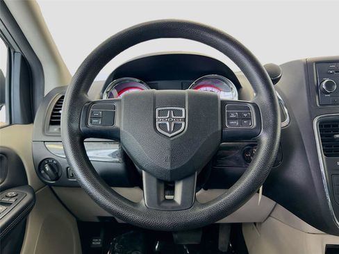 Used 2015 Dodge Grand Caravan SXT image 16