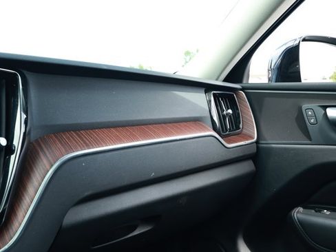 Used 2023 Volvo XC60 B5 Plus FWD image 26