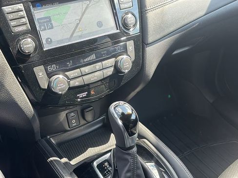 Used 2017 Nissan Rogue SL FWD image 20