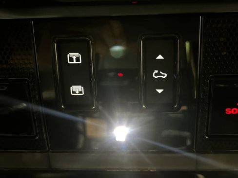 Used 2024 Land Rover Range Rover Sport SE image 46