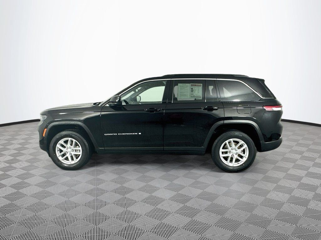 Certified 2024 Jeep Grand Cherokee Laredo X w/ Luxury Tech Group I AWD/4WD image 7