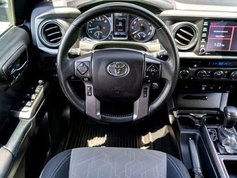 Used 2022 Toyota Tacoma TRD Off-Road AWD/4WD image 23