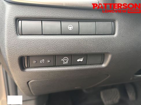 Used 2025 Nissan Rogue SV FWD image 10