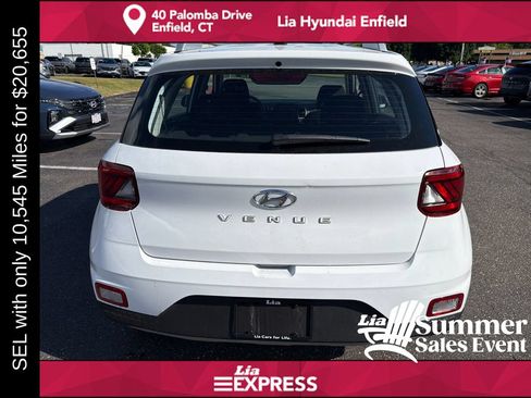 Used 2024 Hyundai Venue SEL FWD image 4