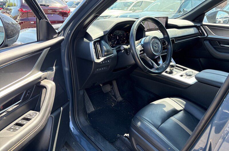 Certified 2025 MAZDA CX-70 Plug-In Hybrid w/ Premium Plus AWD/4WD image 40