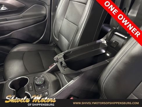 Used 2022 GMC Terrain SLT w/ Tech Package image 22