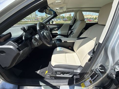 Used 2025 Lexus ES 350 w/ Premium Package image 30