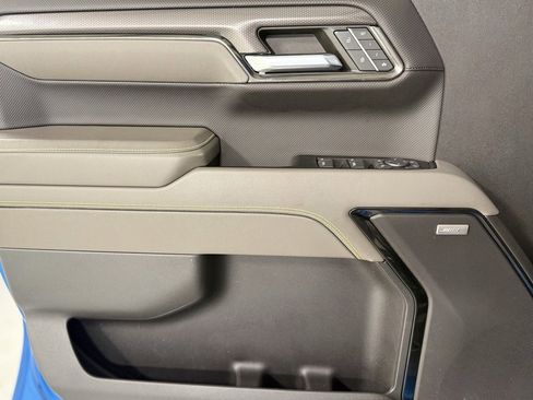 Used 2022 Chevrolet Silverado 1500 ZR2 w/ Technology Package image 18