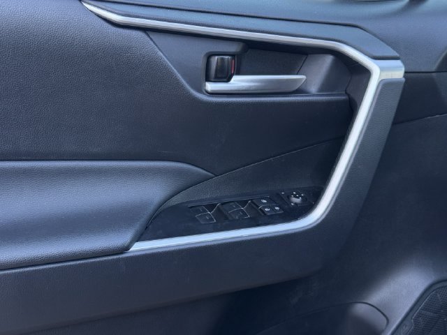 Used 2025 Toyota RAV4 XLE AWD/4WD image 26