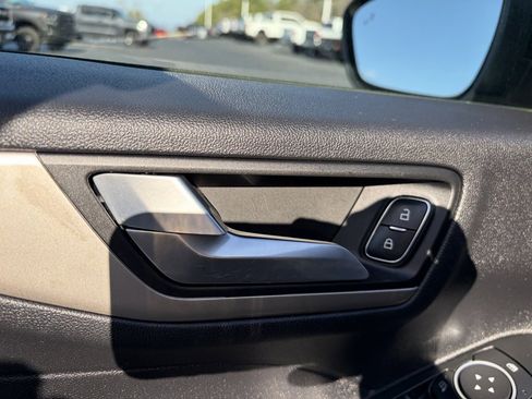 Used 2022 Ford Escape SEL image 8