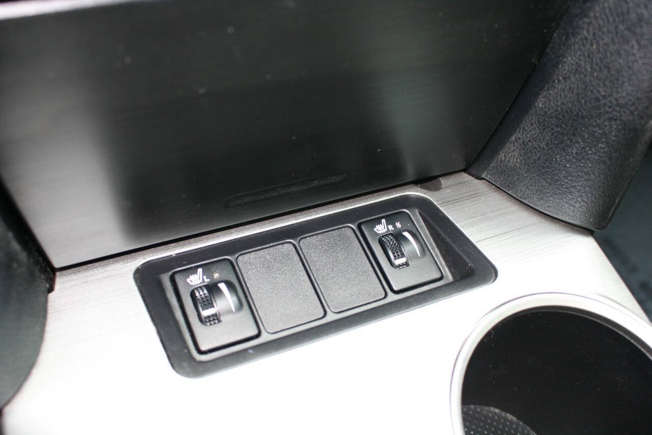 Used 2012 Toyota Camry SE w/ Leather Pkg FWD image 20