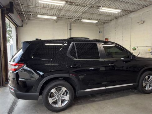 Used 2025 Honda Pilot EX-L image 6