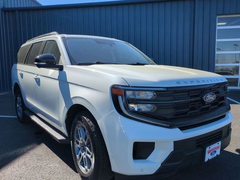 Certified 2025 Ford Expedition Active image 4