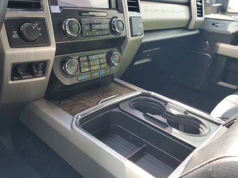 Used 2019 Ford F250 Lariat w/ Lariat Ultimate Package image 26