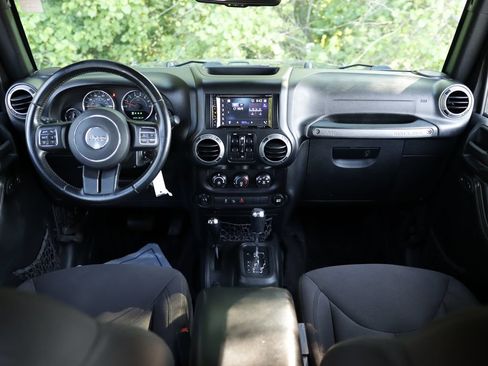Used 2017 Jeep Wrangler Unlimited Sport w/ Quick Order Package 24S AWD/4WD image 17