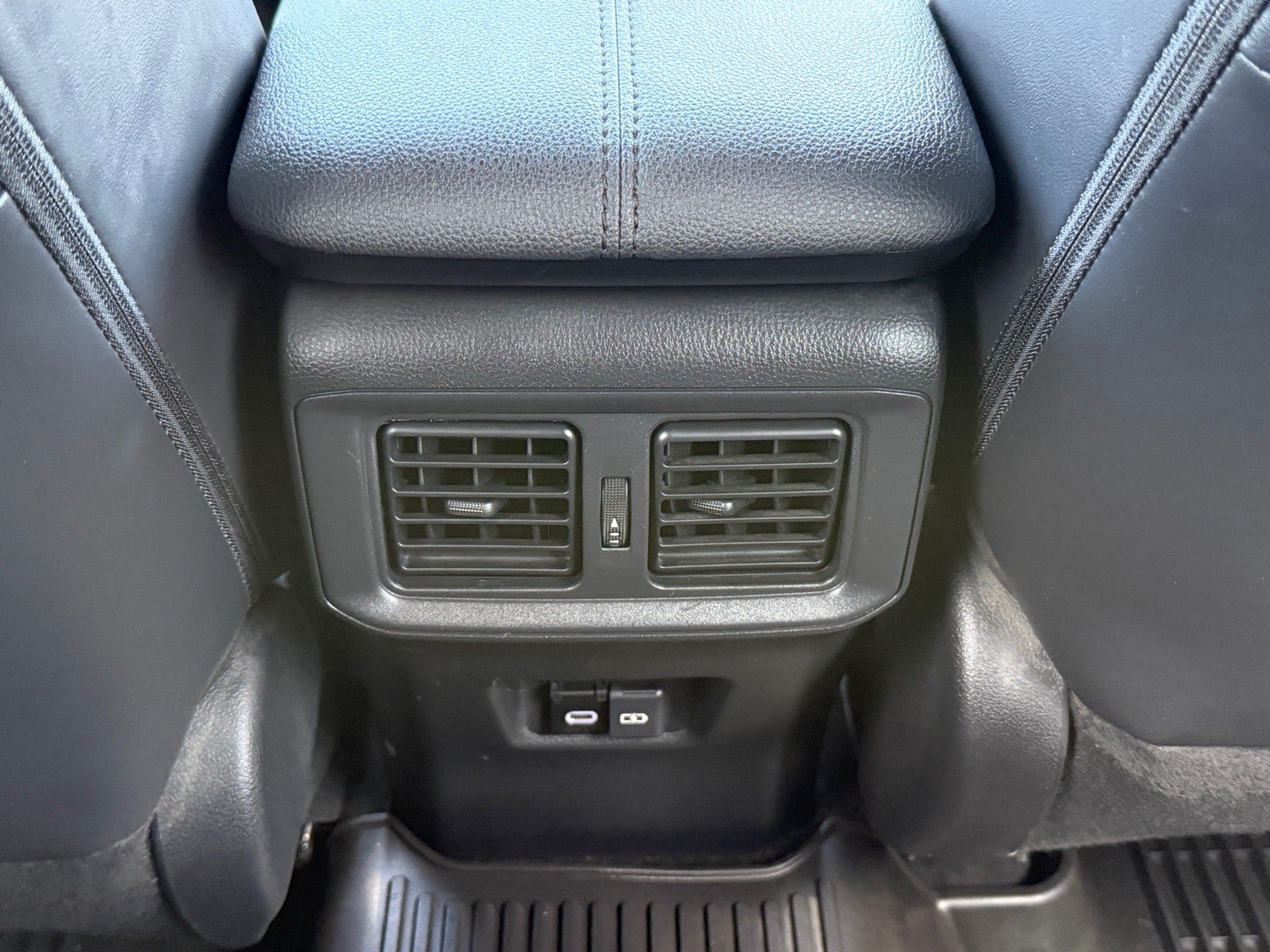 Used 2023 Toyota RAV4 XSE AWD/4WD image 14