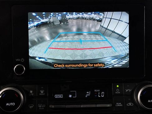 Used 2025 Toyota Highlander XLE image 19