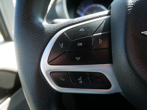 Certified 2021 Chrysler Pacifica Touring FWD image 22