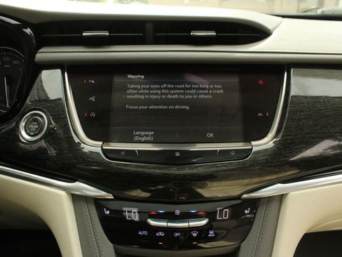 Used 2021 Cadillac XT6 Premium Luxury image 35
