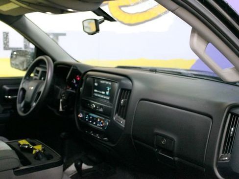 Used 2018 Chevrolet Silverado 1500 Custom w/ Custom Value Package AWD/4WD image 12