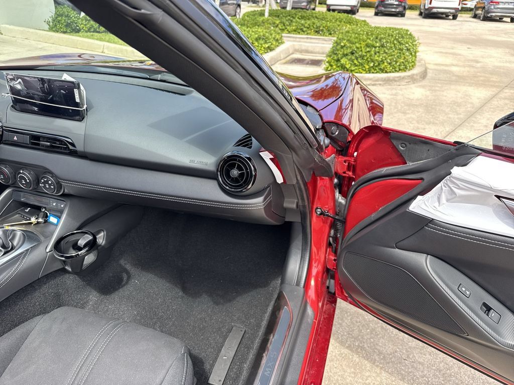 New 2026 MAZDA MX-5 Miata Club w/ Interior Package RWD image 21